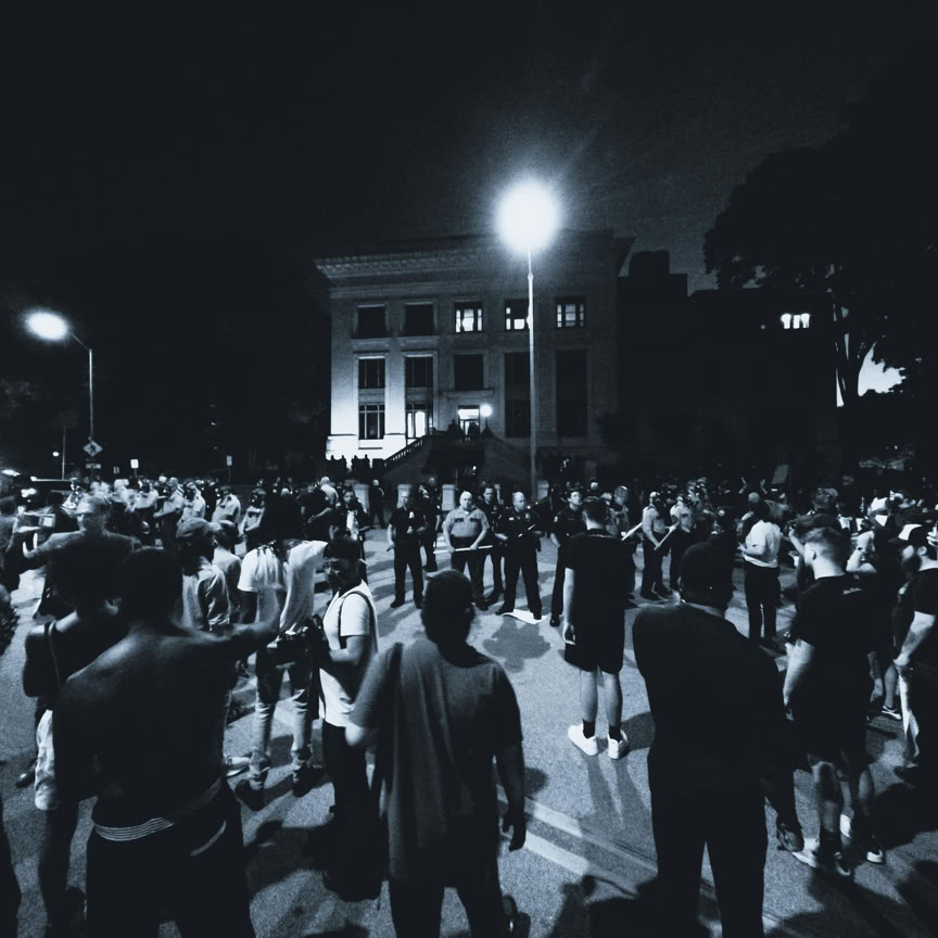 Graustufenfoto Von Demonstranten Auf Einer Straße